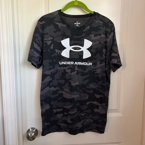 Under Armour Black and Gray Camo Short Sleeve Tee